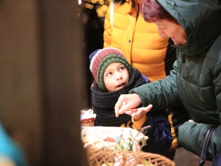 Az "Adventi forgatag" nyitánya a Városháza téren - fotó: 