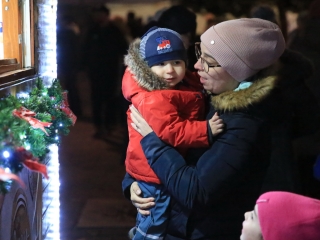 Az "Adventi forgatag" nyitánya a Városháza téren - fotó: 