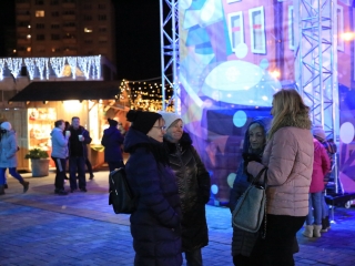 Az "Adventi forgatag" nyitánya a Városháza téren - fotó: 