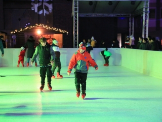 Az "Adventi forgatag" nyitánya a Városháza téren - fotó: 