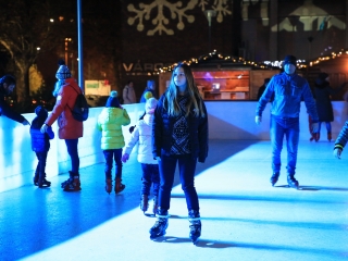 Az "Adventi forgatag" nyitánya a Városháza téren - fotó: 