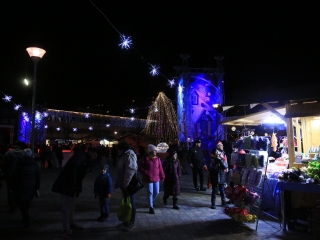 Az "Adventi forgatag" nyitánya a Városháza téren - fotó: 