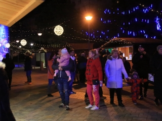 Az "Adventi forgatag" nyitánya a Városháza téren - fotó: 