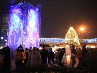 A remény gyertyája a Városháza téren - fotó: 