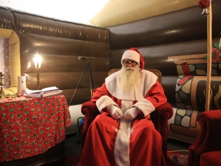 A remény gyertyája a Városháza téren - fotó: 