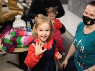 Ünnepi ajándékosztás az MMK-ban - fotó: 