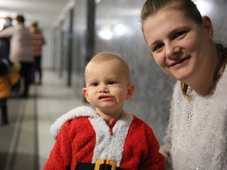 Ünnepi ajándékosztás az MMK-ban - fotó: 