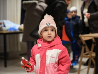 Ünnepi ajándékosztás az MMK-ban - fotó: 