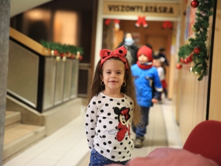 Ünnepi ajándékosztás az MMK-ban - fotó: 