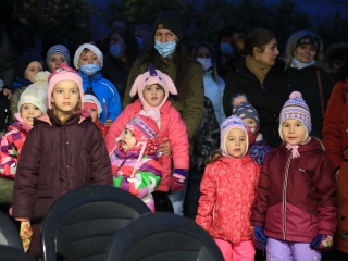 Ünnepi ajándékosztás az MMK-ban - fotó: 