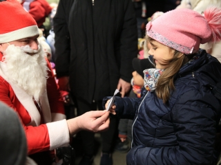 Ünnepi ajándékosztás az MMK-ban - fotó: 