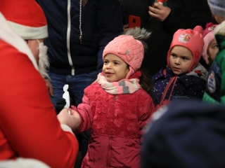 Ünnepi ajándékosztás az MMK-ban - fotó: 