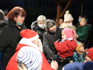 Ünnepi ajándékosztás az MMK-ban - fotó: 