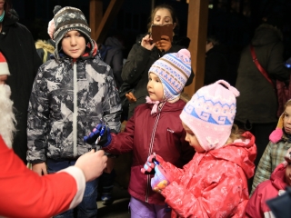 Ünnepi ajándékosztás az MMK-ban - fotó: 