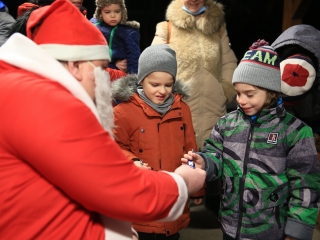 Ünnepi ajándékosztás az MMK-ban - fotó: 