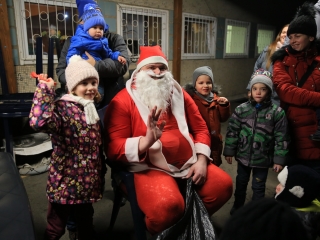 Ünnepi ajándékosztás az MMK-ban - fotó: 