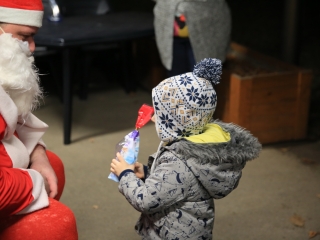 Ünnepi ajándékosztás az MMK-ban - fotó: 