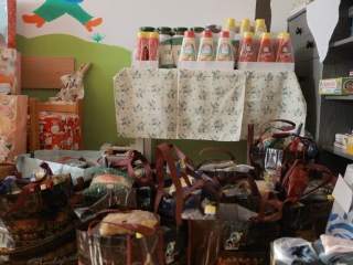 Adományátadó a Családok Átmeneti Otthonában - fotó: 