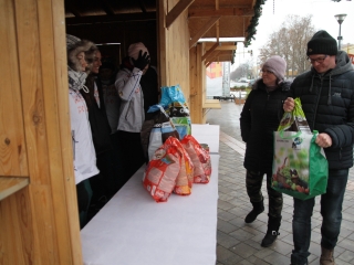 Petárda helyett kutyatápot - fotó: 