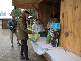 Petárda helyett kutyatápot - fotó: 