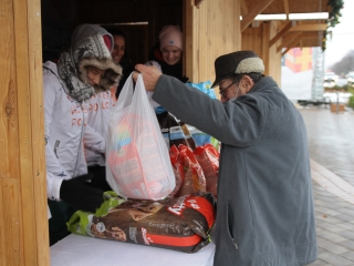 Petárda helyett kutyatápot - fotó: 