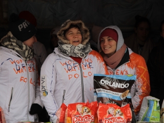 Petárda helyett kutyatápot - fotó: 