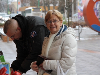 Petárda helyett kutyatápot - fotó: 