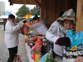 Petárda helyett kutyatápot - fotó: 