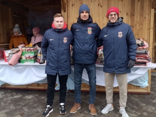 Petárda helyett kutyatápot - fotó: 