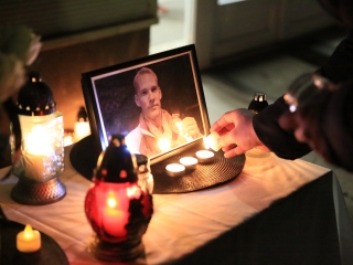 Gyertyagyújtás Csollány Szilveszter emlékére - fotó: 