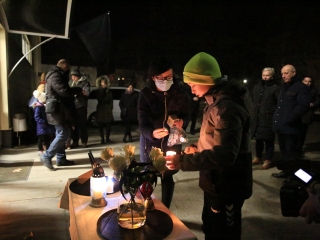 Gyertyagyújtás Csollány Szilveszter emlékére - fotó: 