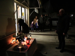 Gyertyagyújtás Csollány Szilveszter emlékére - fotó: 