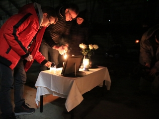 Gyertyagyújtás Csollány Szilveszter emlékére - fotó: 