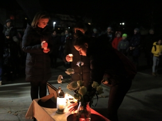 Gyertyagyújtás Csollány Szilveszter emlékére - fotó: 