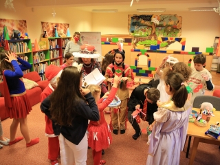 Cimbora-farsang a gyermekkönyvtárban - fotó: 