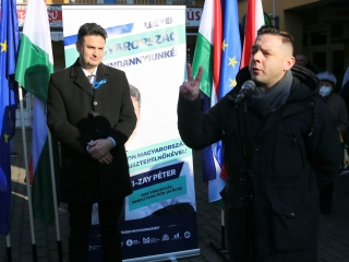 Márki-Zay Péter a dunaújvárosi piacon - fotó: 