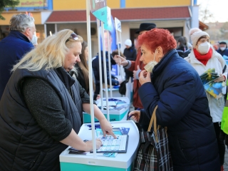 Márki-Zay Péter a dunaújvárosi piacon - fotó: 