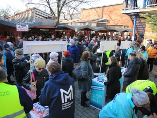 Márki-Zay Péter a dunaújvárosi piacon - fotó: 