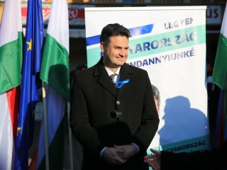 Márki-Zay Péter a dunaújvárosi piacon - fotó: 