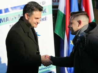 Márki-Zay Péter a dunaújvárosi piacon - fotó: 