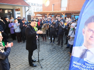 Márki-Zay Péter a dunaújvárosi piacon - fotó: 
