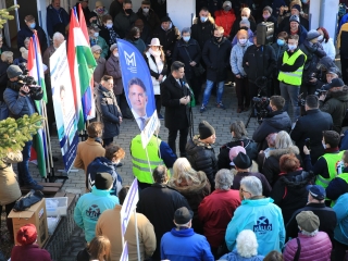 Márki-Zay Péter a dunaújvárosi piacon - fotó: 