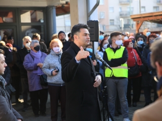 Márki-Zay Péter a dunaújvárosi piacon - fotó: 