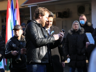 Márki-Zay Péter a dunaújvárosi piacon - fotó: 