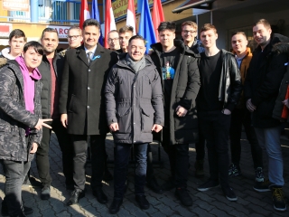 Márki-Zay Péter a dunaújvárosi piacon - fotó: 