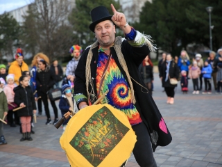 Télűző villámcsődület a Városháza téren - fotó: 