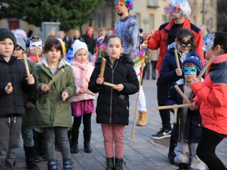 Télűző villámcsődület a Városháza téren - fotó: 