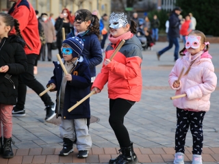 Télűző villámcsődület a Városháza téren - fotó: 