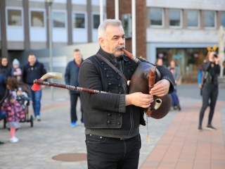 Télűző villámcsődület a Városháza téren - fotó: 