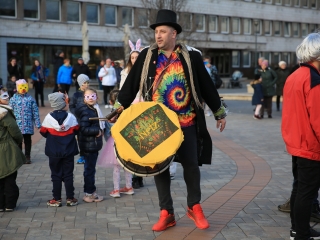 Télűző villámcsődület a Városháza téren - fotó: 